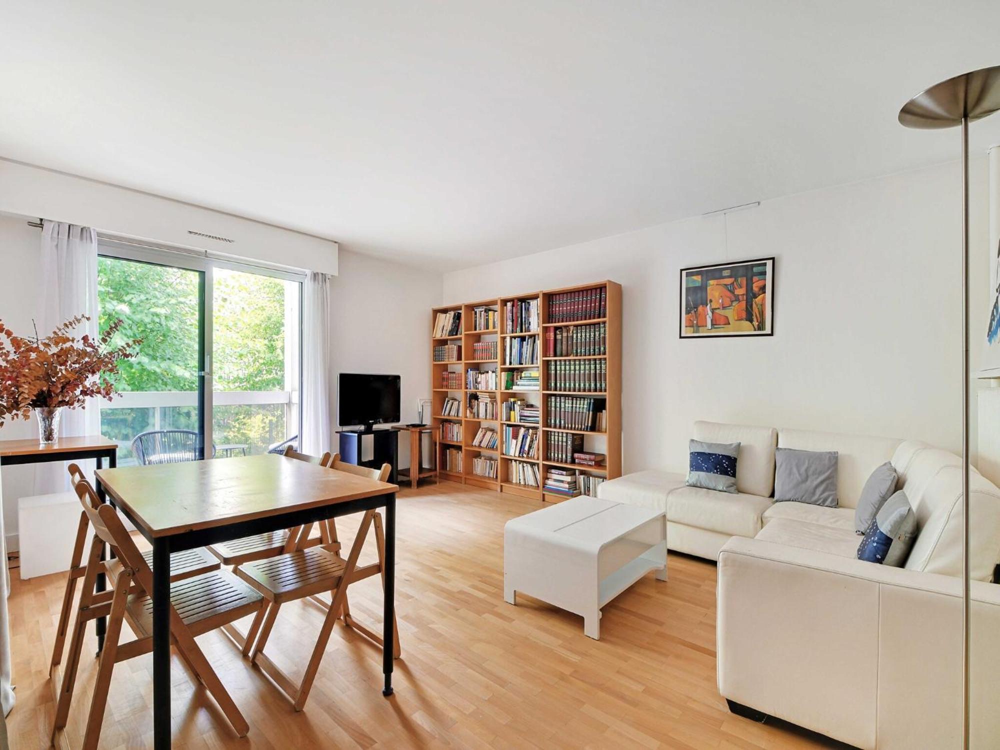 Appartement Cosy With Balcony- 3br 5p- Tour-eiffel Parijs