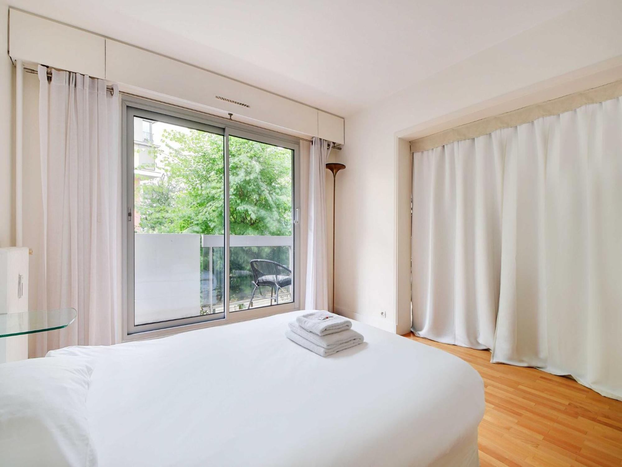 Cosy With Balcony- 3br 5p- Tour-eiffel * Parijs